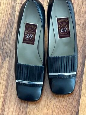 Vintage Black Heel with Bar Detail